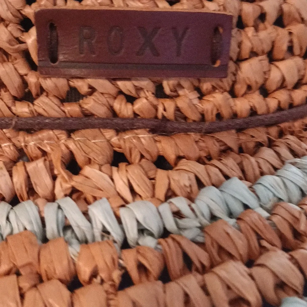 ROXY Sun Hat 🌞🦩 - Picture 3 of 8